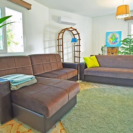 Apartmán Larimar House ~quite, Beautiful, Spacious~ Nikósie
